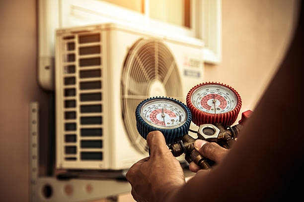 Professional Hvac technician working in Justice, IL